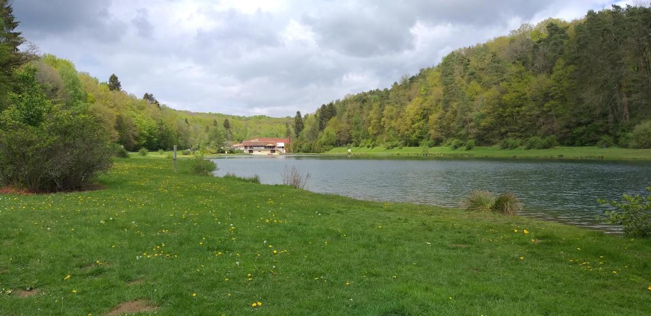 Bungalows Du Lac De Rabais Virton Kültér fotó